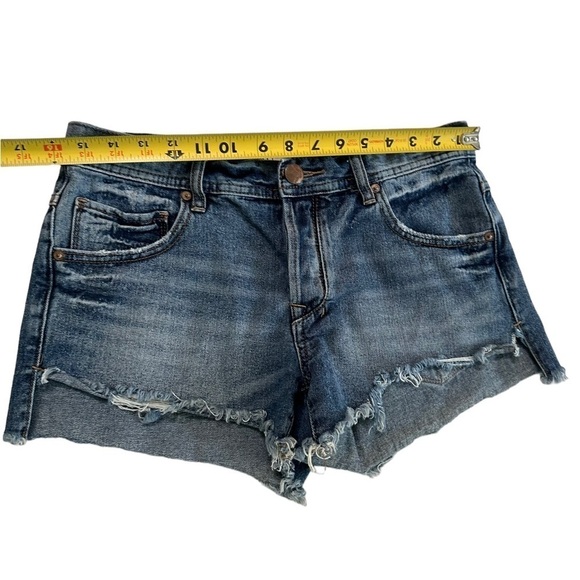 Free People 100% Cotton Button Fly Distressed Jeans Short Pants Size 27 - Picture 9 of 16